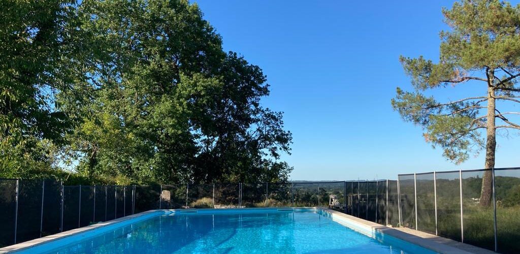 Pool, view to horizon & valley